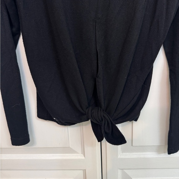 Zyia Black Top with Open Tie Back. Size M. Sporty Athleisure - Picture 5 of 5